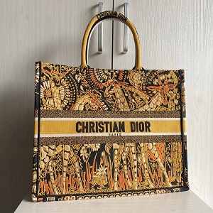 ディオール スーパーコピー DIOR BOOK TOTE M1286ZWAO_M16E