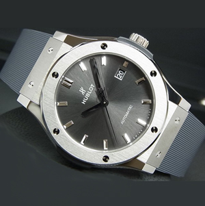 ウブロ　クラシック?フュージョン チタニウム　42MM　レーシンググレー 542.NX.7071.RX スーパーコピー