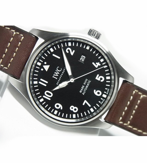 IWC　スーパーコピー パイロット ウォッチ マーク18　ブラックダイヤル　革ベルト仕様　IW327001