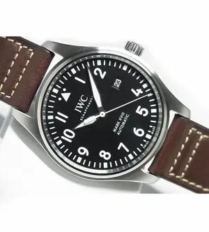 IWC　スーパーコピー パイロット ウォッチ マーク18　ブラックダイヤル　革ベルト仕様　IW327001