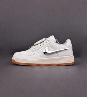 ナイキ スーパーコピー エアフォース１ ロー トラヴィス スコット セイル ベージュ AQ4211-101（Travis Scott x Nike Air Force 1 AF1）