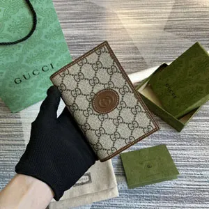 GUCCI スーパーコピー / グッチインターロッキングGパスポートケース（724562 92TCG 8563）