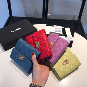 CHANEL スーパーコピー/ シャネル BOY CHANEL フラップ ウォレット 三つ折り財布 複数色（A80734 B01490 94305）