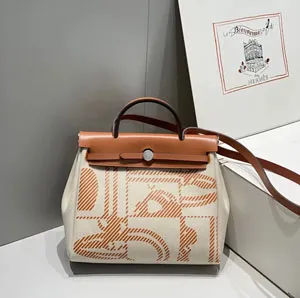 HERMES/エルメス スーパーコピー エールバッグ ジップ 31 Herbag Zip ブラウン 084