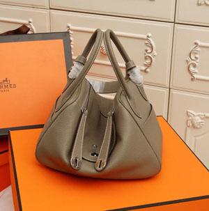 Hermes/エルメス スーパーコピー Lindy 26（リンディ）ショルダー バッグ エトゥープグレー系（H073428）