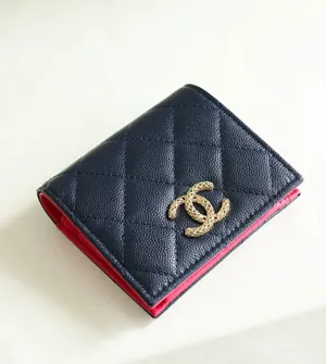 シャネル スーパーコピー CHANEL 24ss 二つ折りミニ財布（AP3185 B10218 94305）