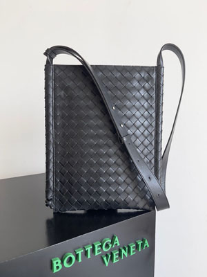 BOTTEGA VENETA ボッテガヴェネタ スーパーコピー ラージ フラット ループ ブラックショルダーバッグ（776204V2HL18803）
