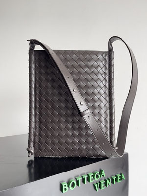 BOTTEGA VENETA ボッテガヴェネタ スーパーコピー ラージ フラット ループ フォンデンテショルダーバッグ（776204V2HL12145）