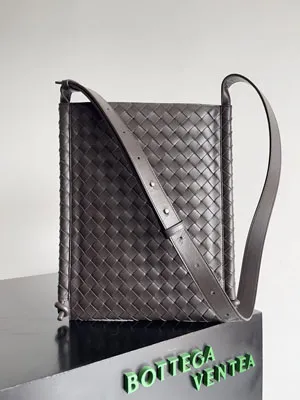 BOTTEGA VENETA ボッテガヴェネタ スーパーコピー ラージ フラット ループ フォンデンテショルダーバッグ（776204V2HL12145）