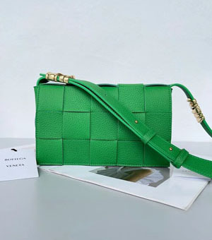 BOTTEGA VENETA ボッテガヴェネタ スーパーコピー イントレチャート CASSETTE クロスボディバッグ グリーン（666870V17H13722）