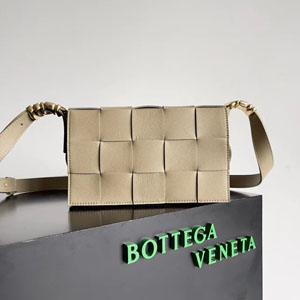 BOTTEGA VENETA ボッテガヴェネタ スーパーコピー イントレチャート CASSETTE クロスボディバッグ ベージュ（666870VCP119776）