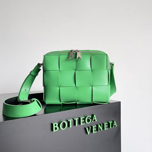 BOTTEGA VENETA ボッテガヴェネタ スーパーコピー カセット カメラバッグ パラキート（730027）
