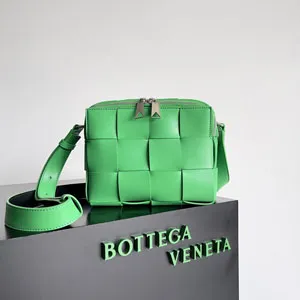 BOTTEGA VENETA ボッテガヴェネタ スーパーコピー カセット カメラバッグ パラキート（730027）