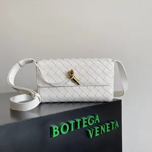 BOTTEGA VENETA ボッテガヴェネタ スーパーコピー ミニ アンディアーモ クロスボディバッグ（755545）
