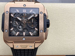 【BBF工場出品】ウブロ スーパーコピー HUBLOT スクエア バン ウニコ キングゴールド 821.OX.0180.RX 42MM
