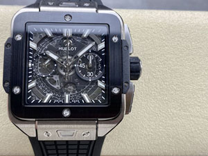 【BBF工場出品】ウブロ スーパーコピー HUBLOT スクエアバン ウニコ チタニウムセラミック 821.NM.0170.RX 42MM