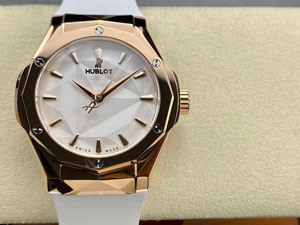 【HB工場出品】ウブロ スーパーコピー HUBLOT クラシック フュージョン オーリンスキー 550.OS.2200.RW.ORL20 40MM