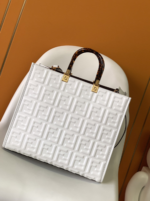 【FENDI】フェンディ スーパーコピー フェンディ サンシャイン ミディアム ホワイト レザー ショッパー 8BH386AMCVF0QVL