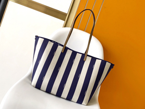 【FENDI】フェンディ スーパーコピー ロール ラージ リバーシブルトートバッグ ペカンストライプ ミッドナイトブルーFFモチーフ ファブリック 8BH425AS86F1PIR
