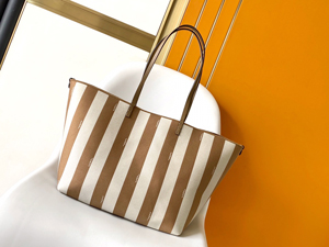 【FENDI】フェンディ スーパーコピー ロール ラージ リバーシブルトートバッグ ペカンストライプ ベージュFFモチーフ ファブリック 8BH425AS86F1PIQ