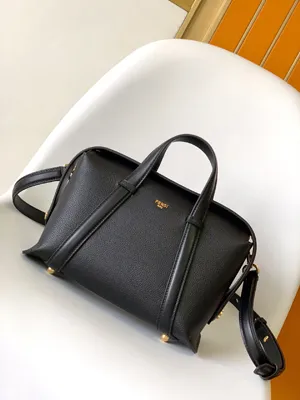 【FENDI】フェンディ スーパーコピー フェンディ ボストン 365 ブラックレザー バッグ 8BL152APZAF0KUR