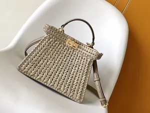 【FENDI】フェンディ スーパーコピー ピー ピーカブー ISeeU スモール ダブグレーレザー＆インターレースファイバー バッグ 8BN327ARBCF0E65