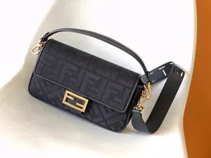 【FENDI】フェンディ スーパーコピー バゲット ブラックFFキャンバス バッグ 8BR600AMCDF1CFJ