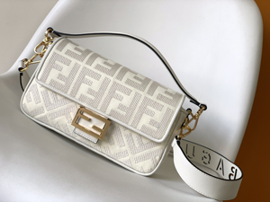 【FENDI】フェンディ スーパーコピー バゲット ホワイトFFキャンバス バッグ 8BR600AMCDF1CFK