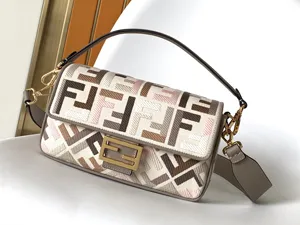 【FENDI】フェンディ スーパーコピー バゲット マルチカラーキャンバス バッグ FF刺繍 8BR600ANH4F1LF5