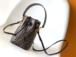 【FENDI】フェンディ スーパーコピー モン トレゾール ブラウンレザー ミニバッグ 8BS010A659F13VK
