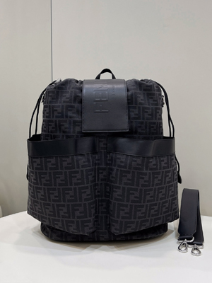 【FENDI】フェンディ スーパーコピー フェンディ ストライク ラージ FFジャカードファブリック バックパック  ブラック 7VZ056AG0MF0NPN