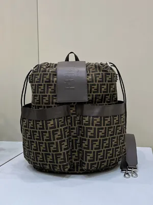 【FENDI】フェンディ スーパーコピー フェンディ ストライク ラージ FFジャカードファブリック バックパック ブラウン 7VZ056AG0MF19KW