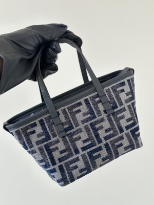 【FENDI】フェンディ スーパーコピー ロール ミニ ダークブルーFFシェニール ミニバッグ ダークブルー8BS096ASU1F1PQK
