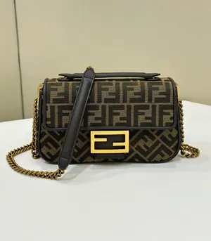 【FENDI】フェンディ スーパーコピー バゲット チェーン ミディ ブラウンFFジャカードファブリック バッグ 8BR793AKBZF1EM3