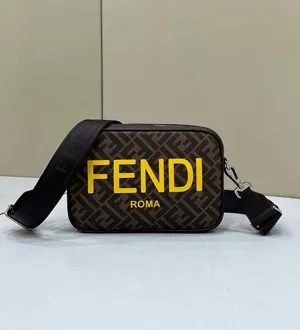 【FENDI】フェンディ スーパーコピー ブラウンFFファブリック バッグ カメラケース 7M0286AJJ4F1HR8