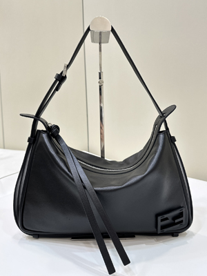 【FENDI】フェンディ スーパーコピー シンプリー フェンディ ミディアム ブラックレザー バッグ 8BR829AS7AF1QD0