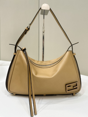 【FENDI】フェンディ スーパーコピー シンプリー フェンディ ミディアム ベージュレザー バッグ 8BR829AS7AF1QD3
