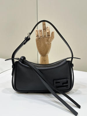【FENDI】フェンディ スーパーコピー シンプリー フェンディ スモール ブラックレザー ミニバッグ 8BS097AS7AF1QD0