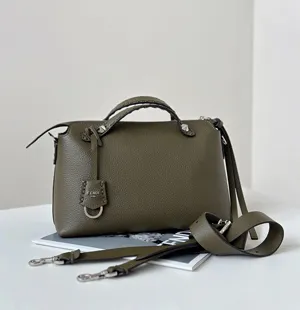 【FENDI】フェンディ スーパーコピー バイ ザ ウェイ セレリア ミディアム グリーン セレリアバッグ 8BL155ASU2F