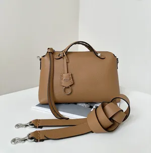 【FENDI】フェンディ スーパーコピー バイ ザ ウェイ セレリア ミディアム カプチーノカラーセレリアバッグ  8BL155ASU2F0EMR