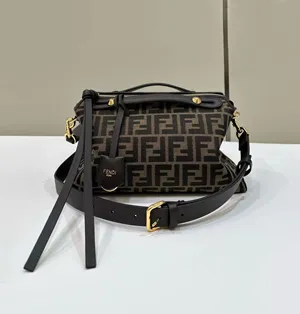 【FENDI】フェンディ スーパーコピー バイ ザ ウェイ ソフト ミディアム ブラウンFFジャカードファブリック バッグ 8BL155AFPMF1GL7