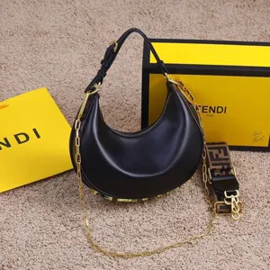 【FENDI】フェンディ スーパーコピー フェンディグラフィ スモール ブラックレザー バッグ 8BR798A5DYF1HEJ