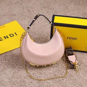 【FENDI】フェンディ スーパーコピーフェンディグラフィ スモール ペールピンクレザー バッグ 8BR798A5DYF1HD6