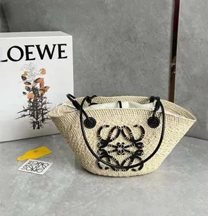 【LOEWE】 ロエベ スーパーコピー アナグラム バスケットバッグ スモール （イラカヤシ＆カーフ）ナチュラル/ブラック A223P65X01