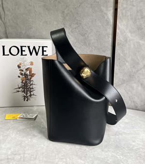 【LOEWE】 ロエベ スーパーコピー ペブル バケットバッグ ミディアム（メローカーフ）ブラック AANBBBWX01