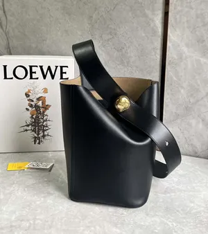 【LOEWE】 ロエベ スーパーコピー ペブル バケットバッグ ミディアム（メローカーフ）ブラック AANBBBWX01