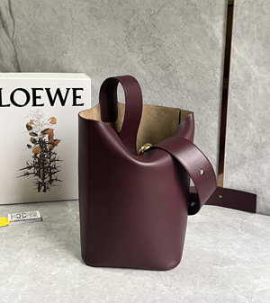 【LOEWE】 ロエベ スーパーコピー ペブル バケットバッグ ミディアム（メローカーフ）ダークバーガンディ AANBBBWX01