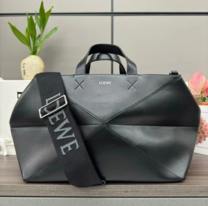 【LOEWE】 ロエベ スーパーコピー パズルフォルド ダッフル ミディアム（シャイニーカーフ）ブラック B510PUBX01