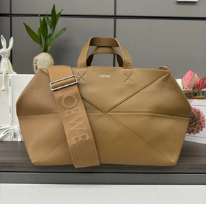 【LOEWE】 ロエベ スーパーコピー パズルフォルド ダッフル ミディアム（シャイニーカーフ）オークB510PUBX01