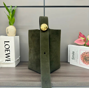 【LOEWE】 ロエベ スーパーコピー ペブル バケットバッグ ラージ（スエードカーフ）ダークグリーン BANBBBHX01